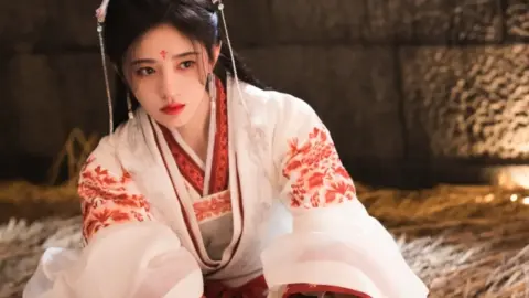 海岸出现粉色肠状生物